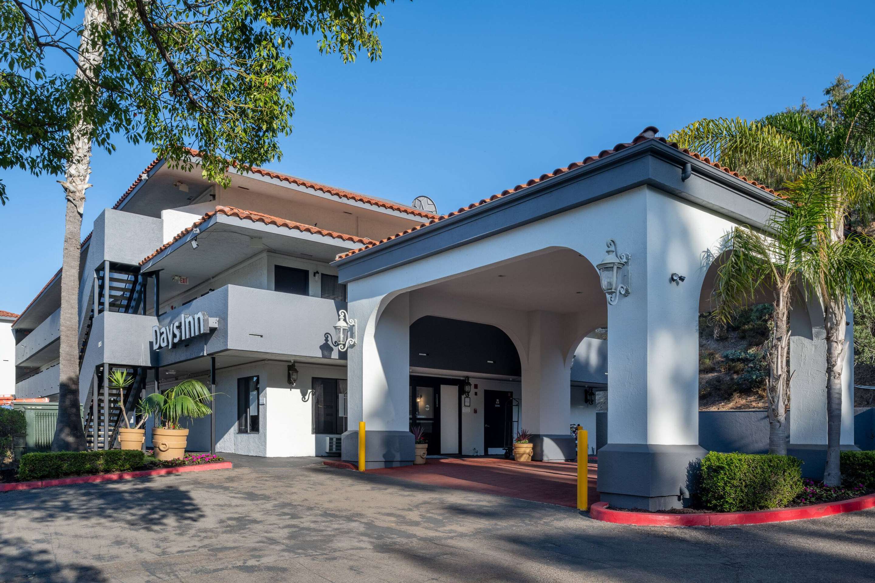 Exterior | Days Inn by Wyndham Encinitas Moonlight Beach