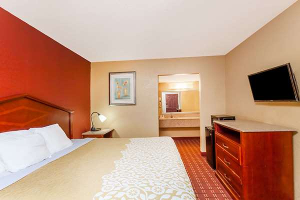 Suite - Days Inn Riverbanks Zoo Columbia - I-26, Exit 108A