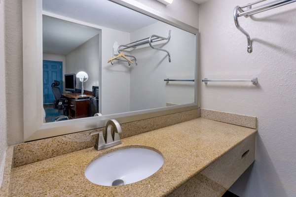  - Days Inn Riverbanks Zoo Columbia - I-26, Exit 108A