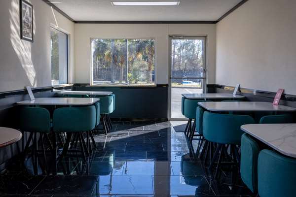  - Days Inn Riverbanks Zoo Columbia - I-26, Exit 108A