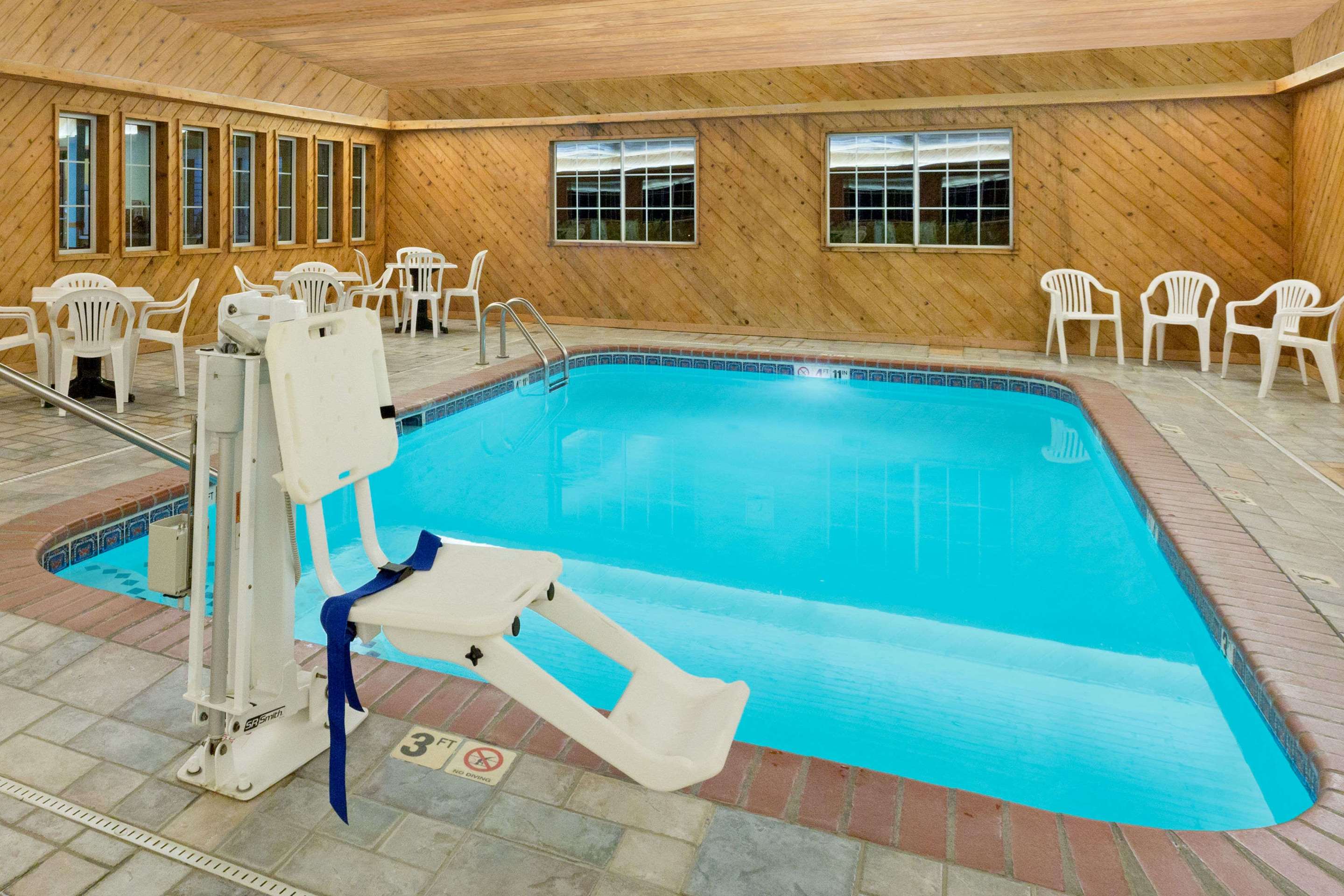 Pool | Super 8 by Wyndham Clarinda