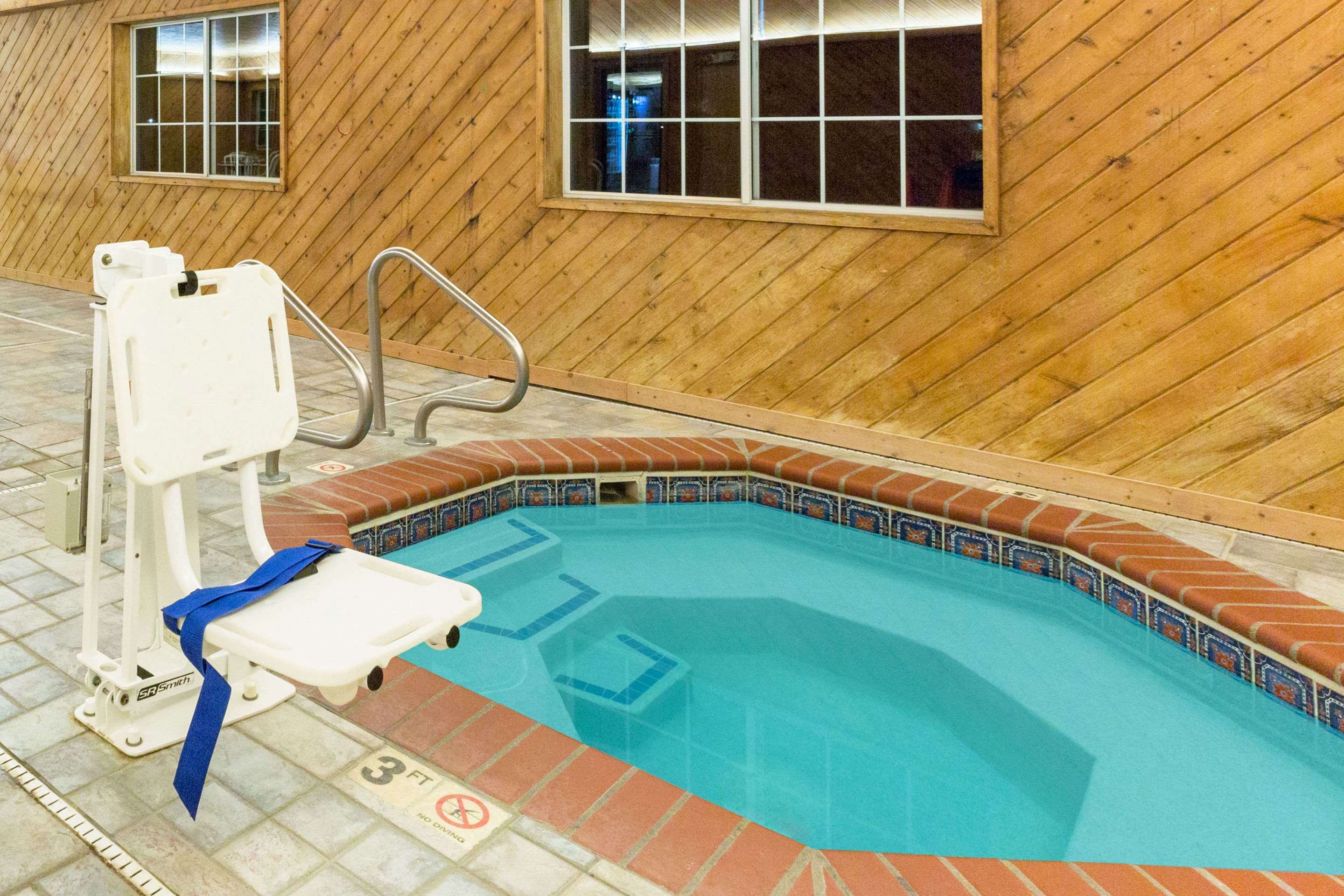 Pool | Super 8 by Wyndham Clarinda