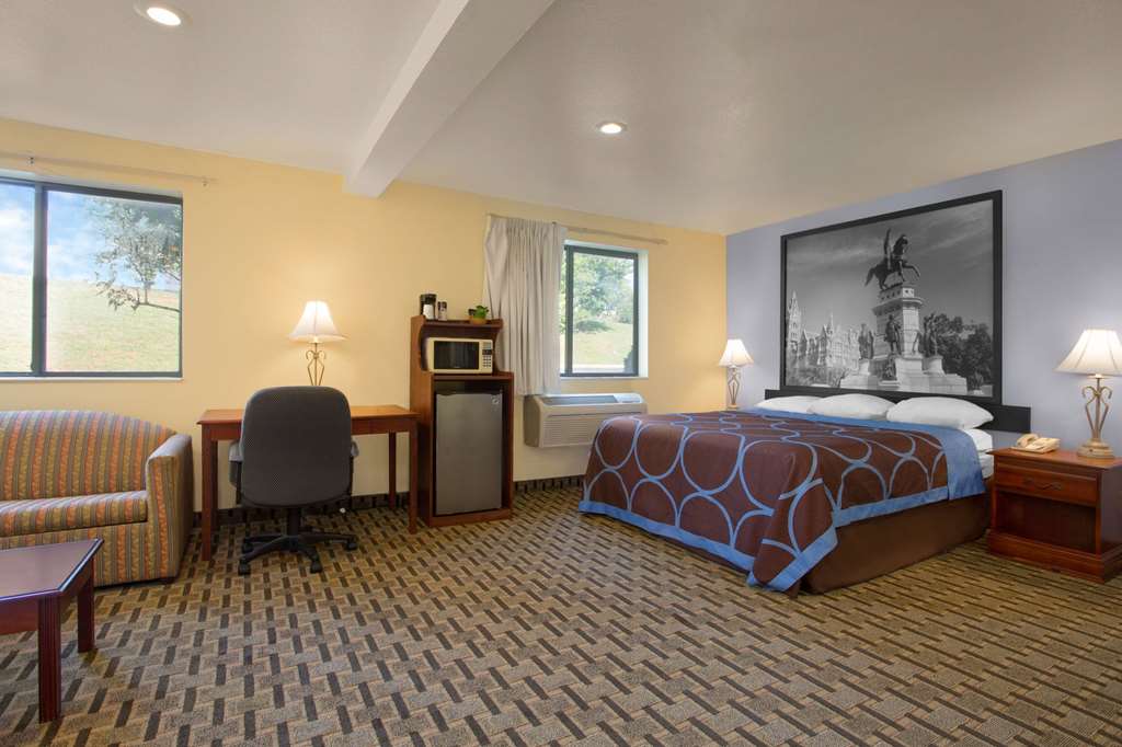 SUPER 8 BY WYNDHAM LYNCHBURG VA-guestroom-Guest Room,On-Site.jpg