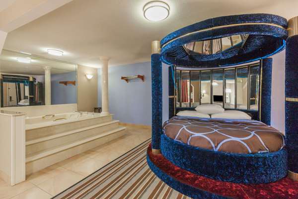 Suite - Super 8 Motel Mt Pleasant