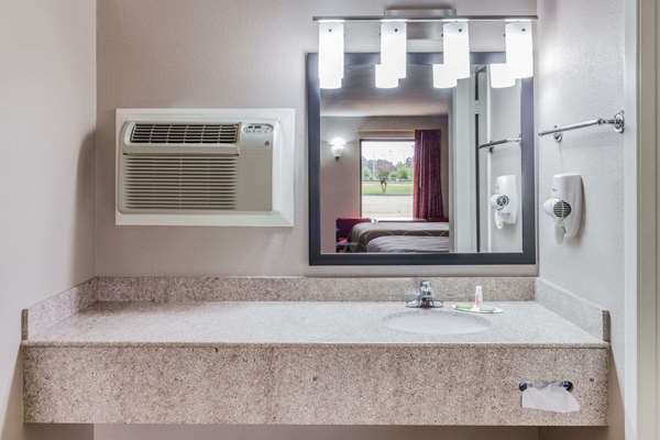  - Super 8 Motel Mt Pleasant