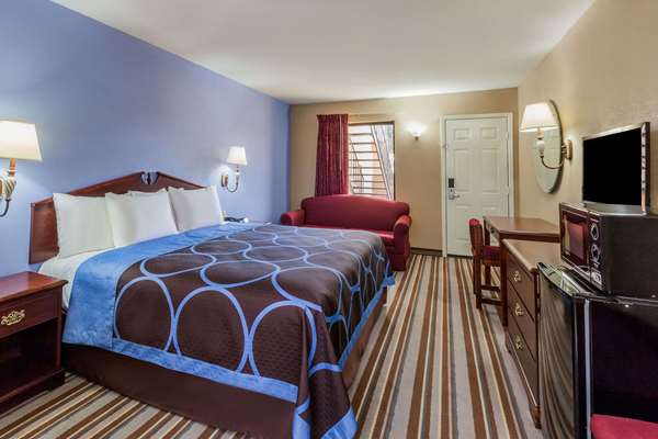  - Super 8 Motel Mt Pleasant