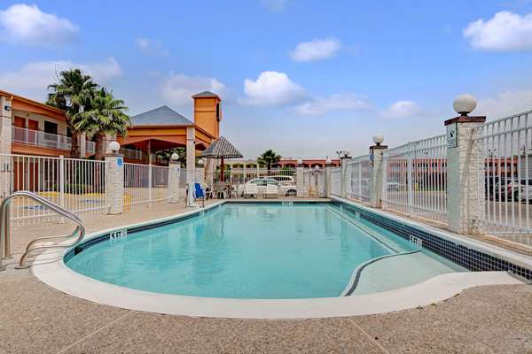 Pool - Super 8 Motel Galveston