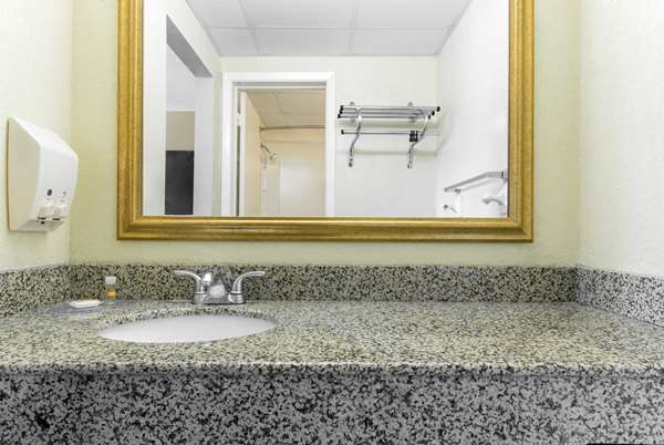  - Days Inn Tonawanda