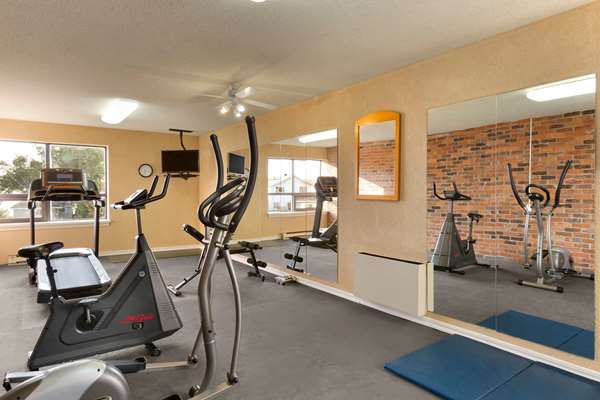Fitness/ Exercise Room - Travelodge Lakeshore North Bay