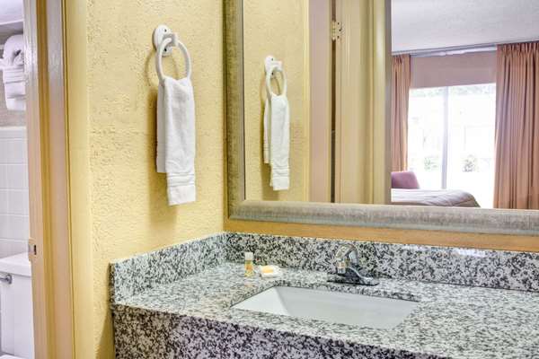  - Days Inn near Duke University Durham - I-85, Exit 173