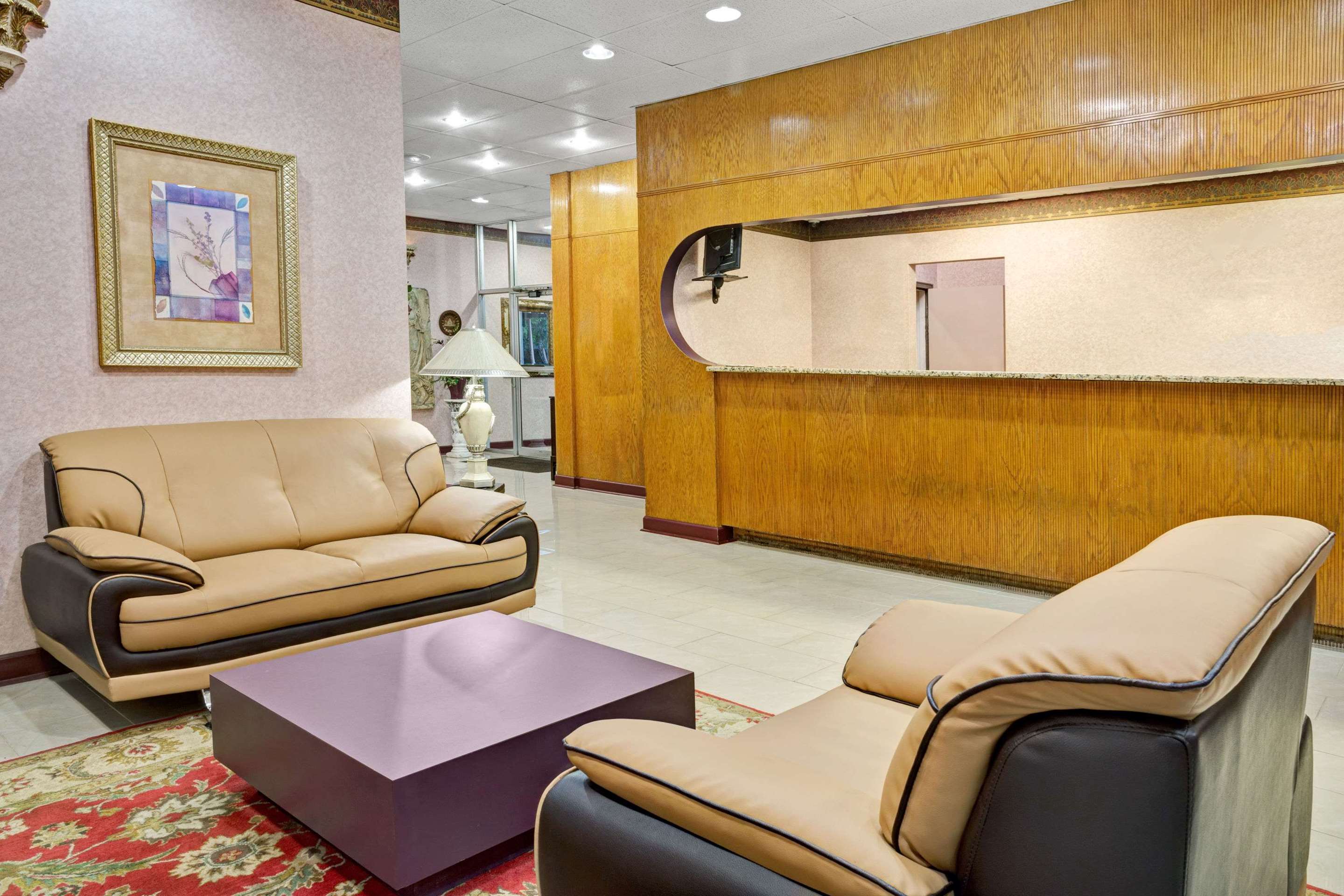 Lobby | Days Inn by Wyndham Durham/Near Duke University