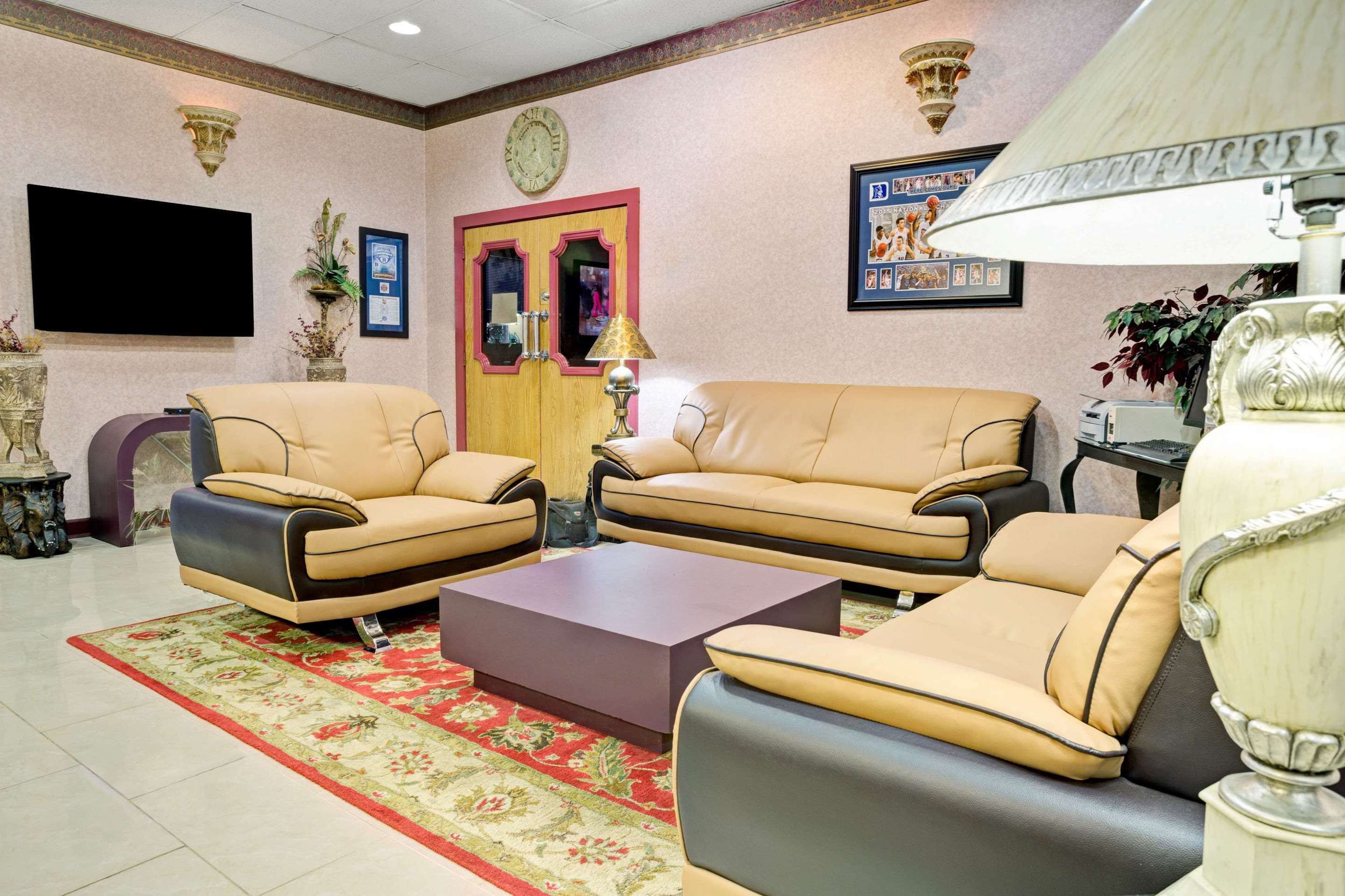 Lobby | Days Inn by Wyndham Durham/Near Duke University