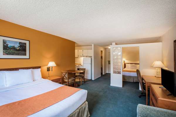  - Howard Johnson Hotel Victoria