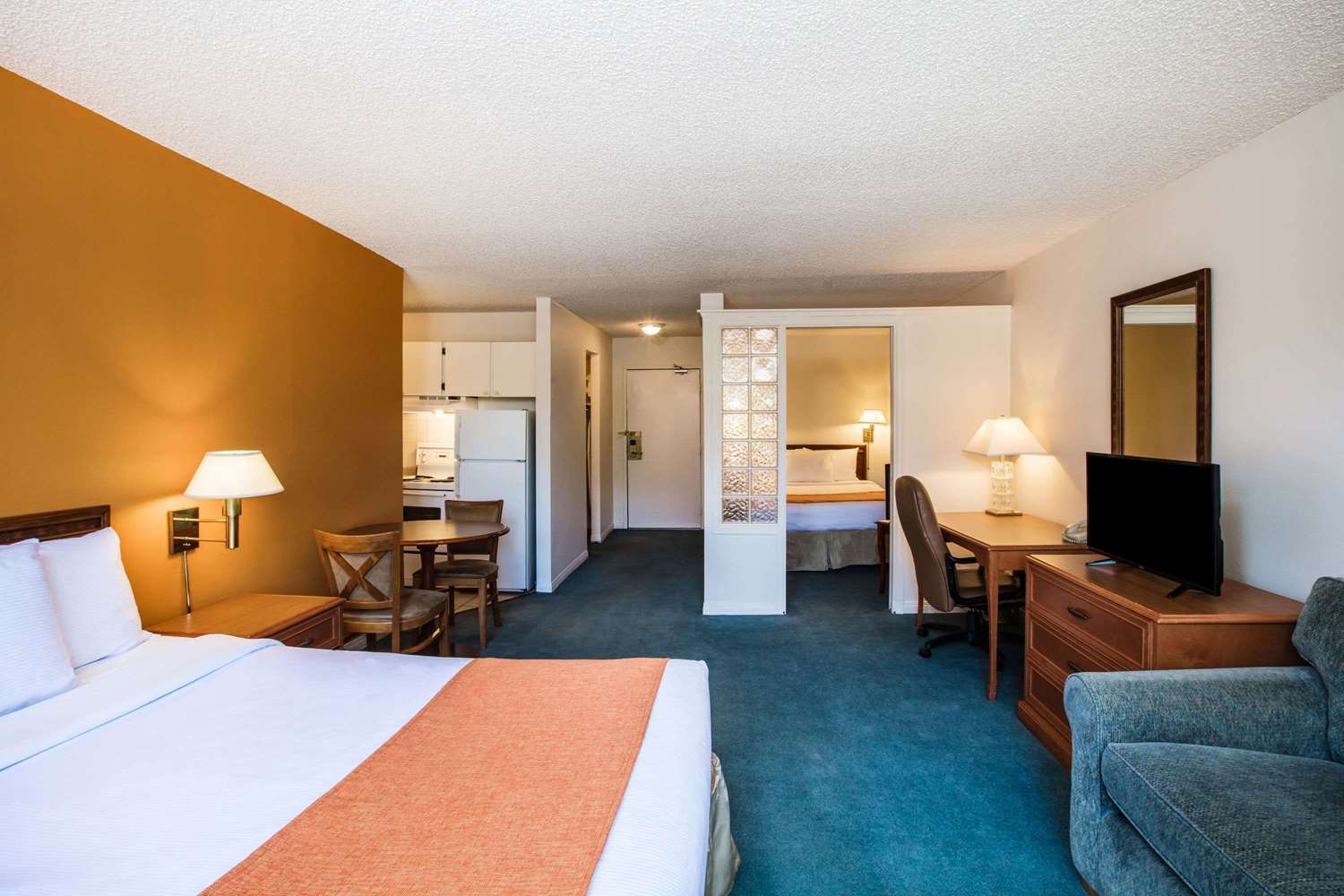 Howard Johnson Suites Victoria Victoria (British Columbia) Canada Howard Johnson Hotel Victoria, BC - See Discounts