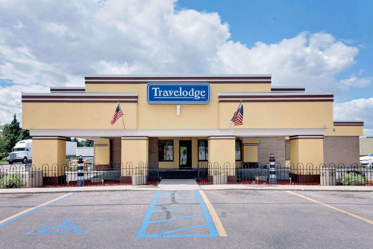 book airline by the call Columbia (CAE) - Grand Forks (GFK)