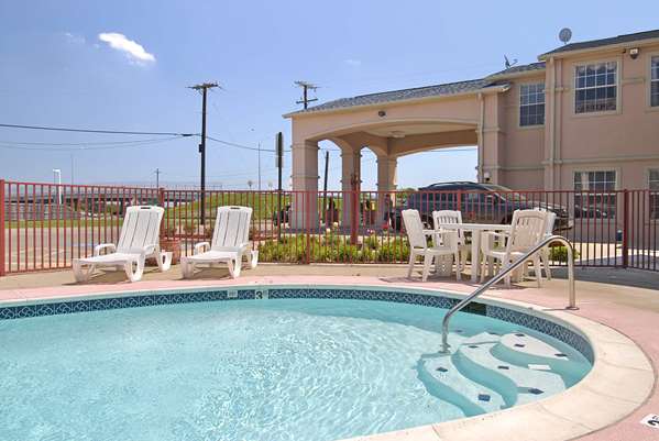 Pool - Super 8 Motel Forney