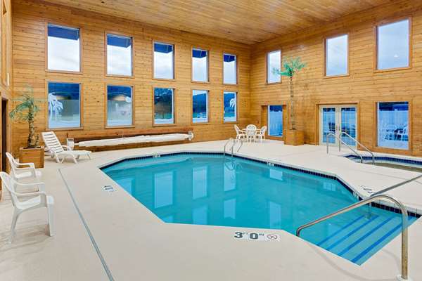 Pool - Ramada Inn Richland Center