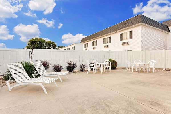  - Ramada Inn Richland Center