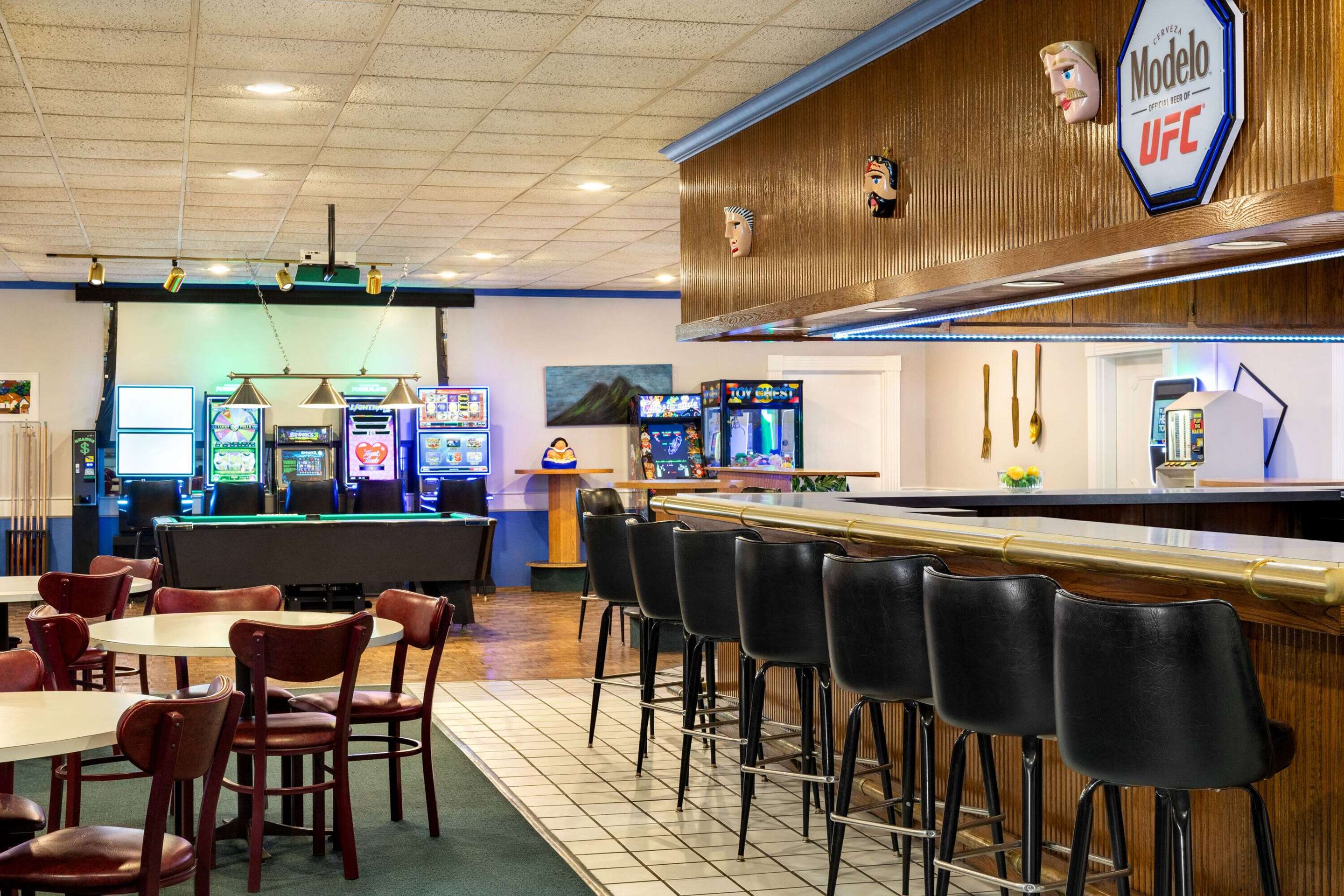 BarLounge | Ramada by Wyndham Richland Center