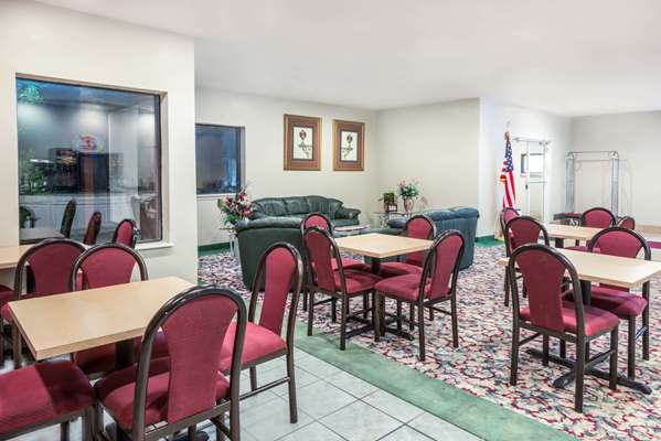 - Super 8 Hotel Pevely - I-55, Exit 180