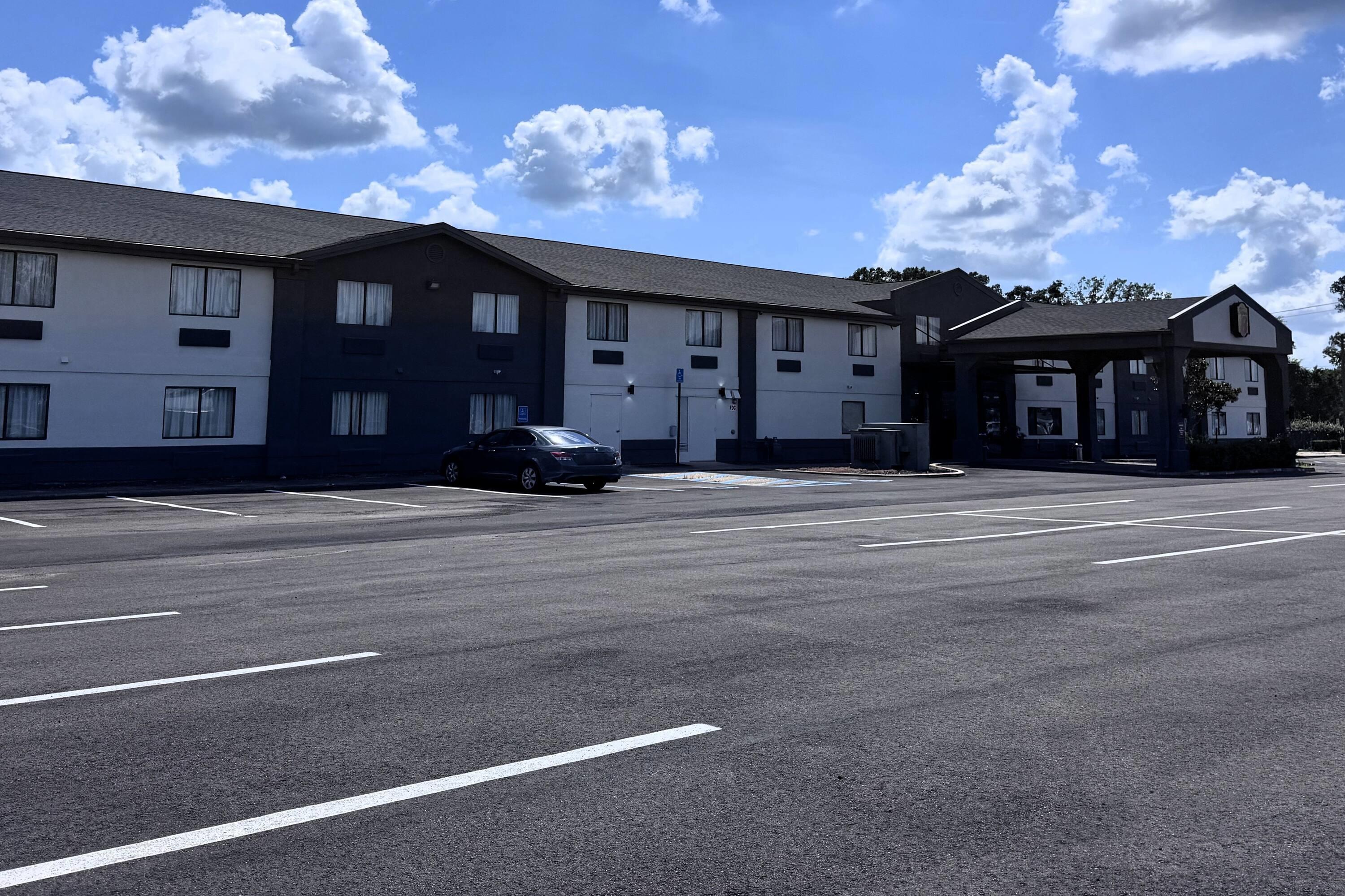 Exterior | Super 8 by Wyndham Clinton