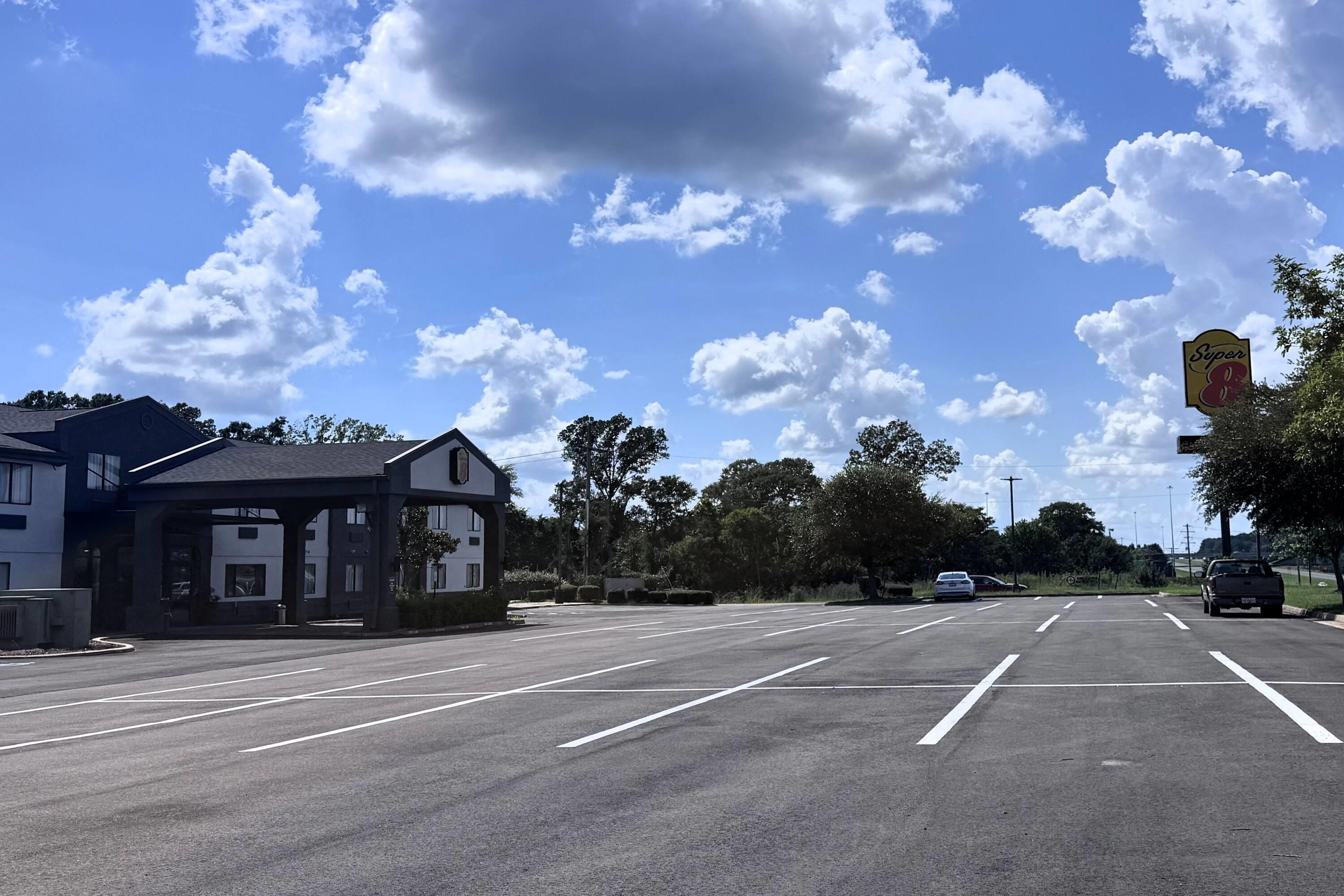 Exterior | Super 8 by Wyndham Clinton