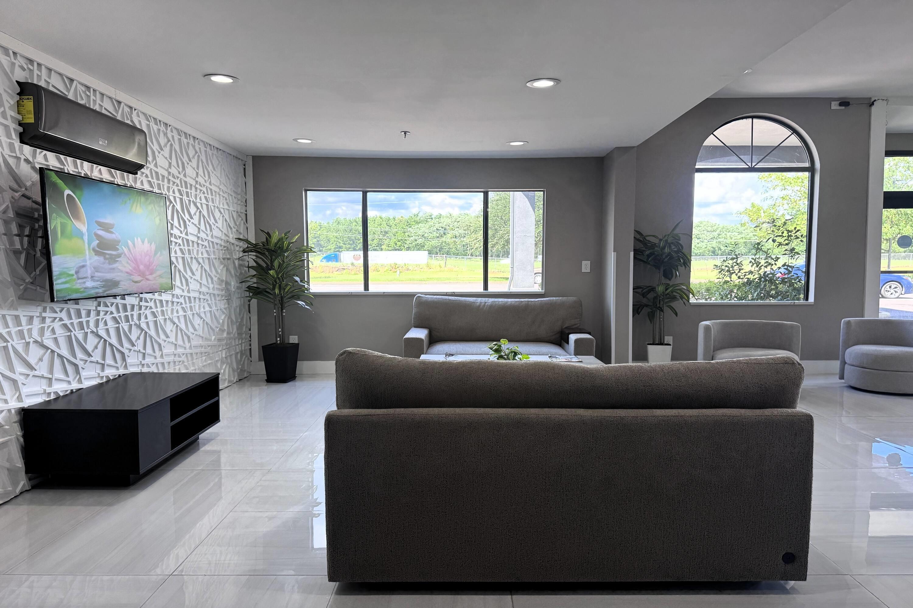 Lobby | Super 8 by Wyndham Clinton