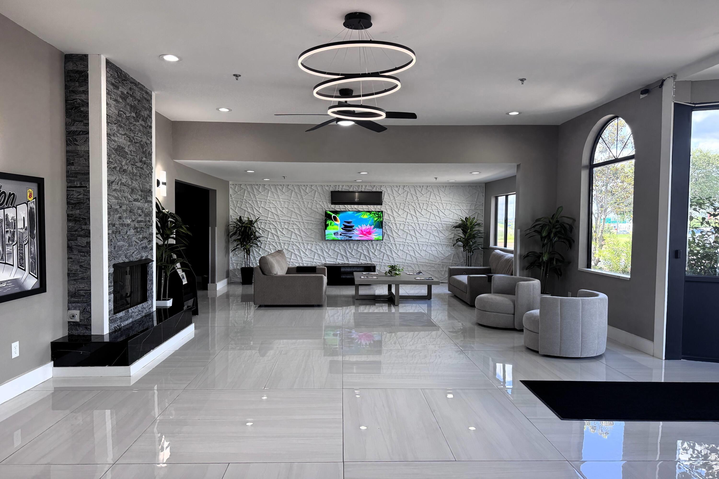 Lobby | Super 8 by Wyndham Clinton