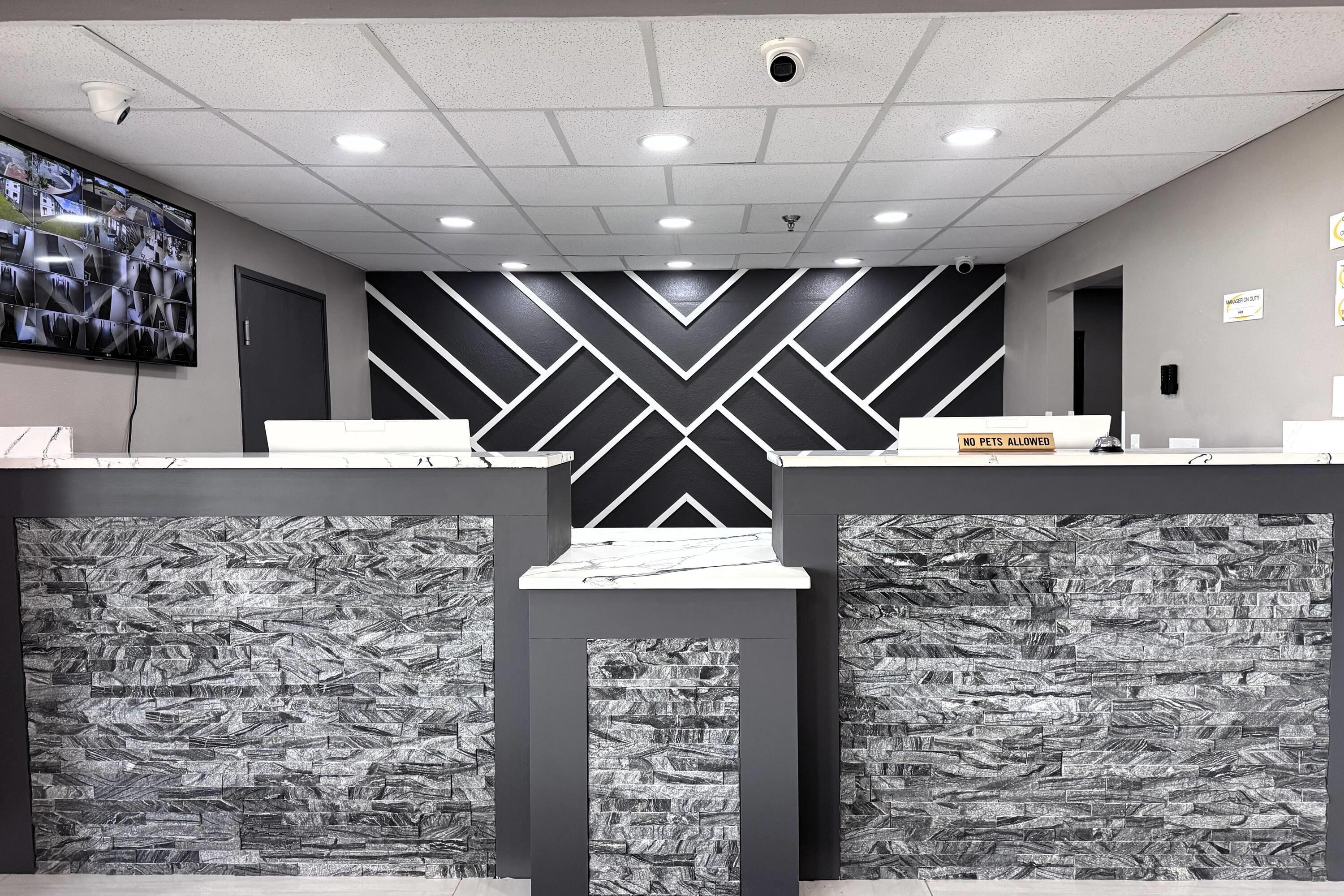Lobby | Super 8 by Wyndham Clinton