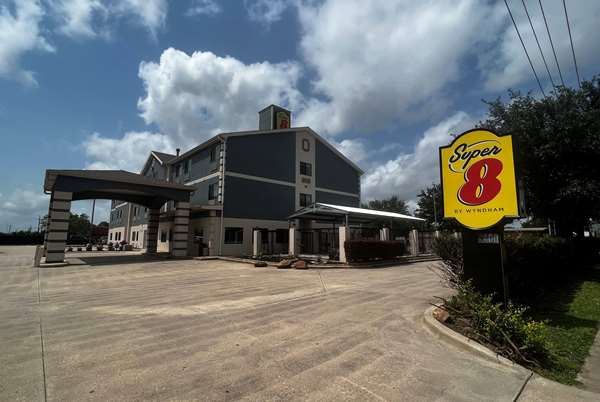 Exterior view - Super 8 Hotel Pasadena