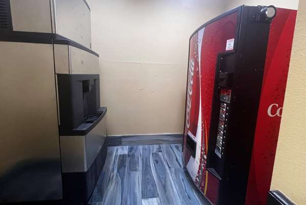  - Super 8 Hotel Pasadena