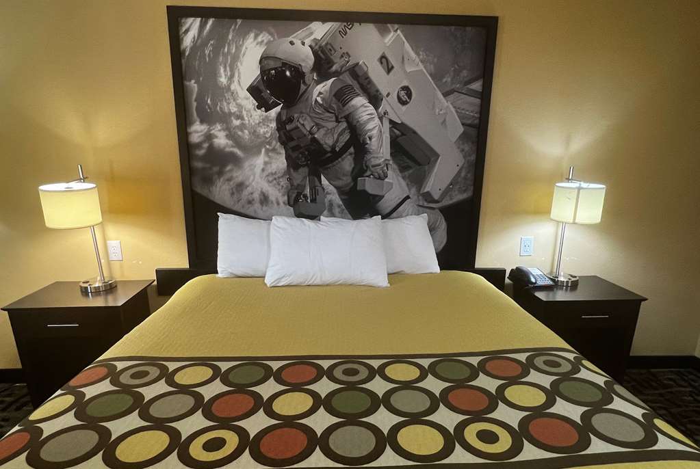 Super 8 by Wyndham Pasadena - Tap to explore photos