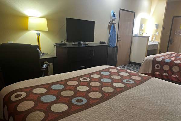  - Super 8 Hotel Pasadena