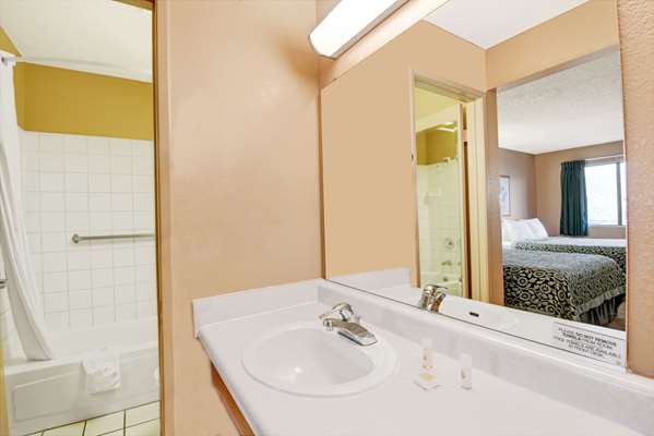  - Days Inn East El Paso - I-10, Exit 28