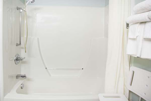  - Super 8 Hotel Kindersley