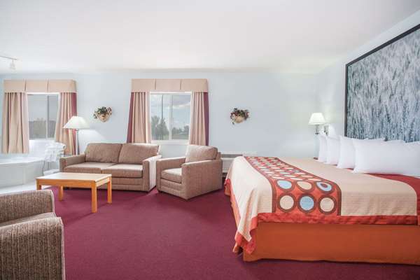 Suite - Super 8 Hotel Kindersley