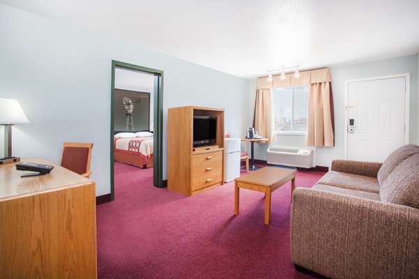 Suite - Super 8 Hotel Kindersley