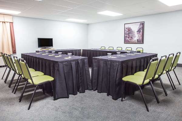  - Super 8 Hotel Kindersley