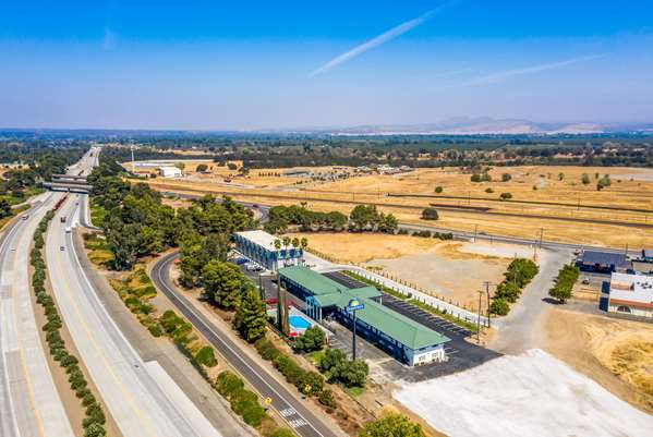 Exterior view - Days Inn & Suites Red Bluff - I-5, Exits  647 & 647A