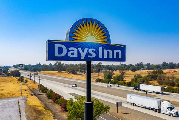 Exterior view - Days Inn & Suites Red Bluff - I-5, Exits  647 & 647A