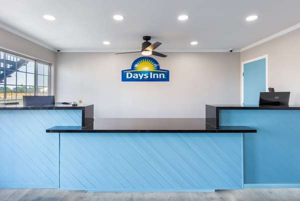  - Days Inn & Suites Red Bluff - I-5, Exits  647 & 647A