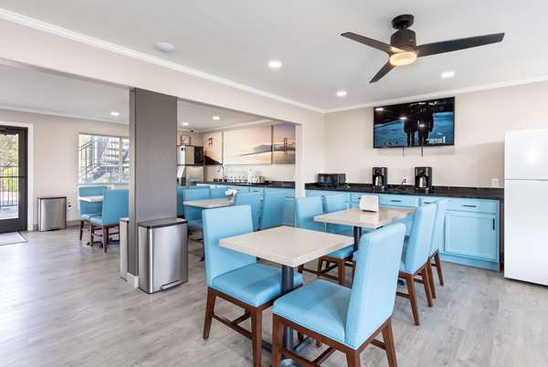  - Days Inn & Suites Red Bluff - I-5, Exits  647 & 647A