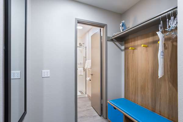  - Days Inn & Suites Red Bluff - I-5, Exits  647 & 647A