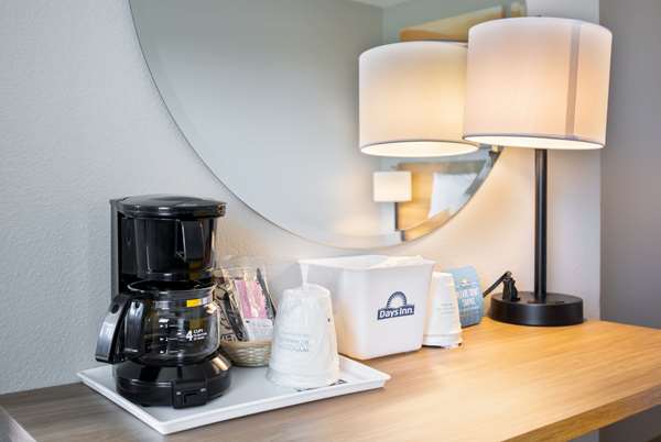  - Days Inn & Suites Red Bluff - I-5, Exits  647 & 647A