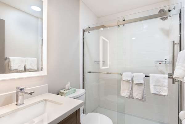  - Days Inn & Suites Red Bluff - I-5, Exits  647 & 647A