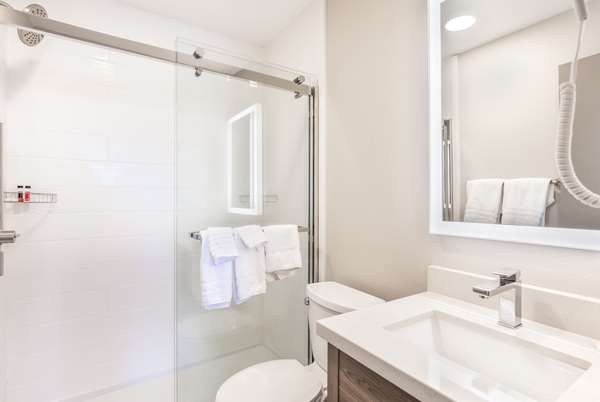  - Days Inn & Suites Red Bluff - I-5, Exits  647 & 647A