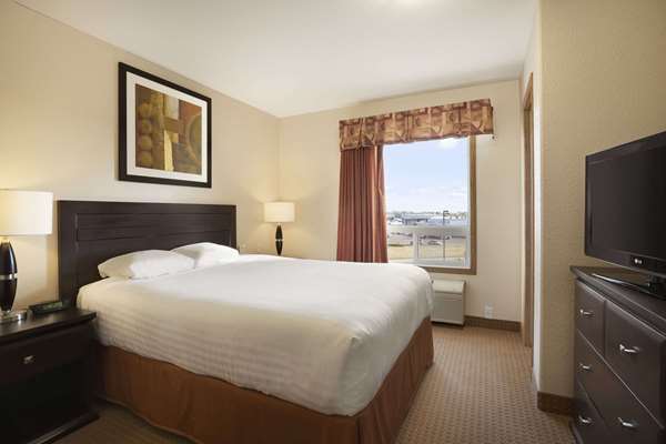 Suite - Super 8 Hotel Edmonton Airport Leduc