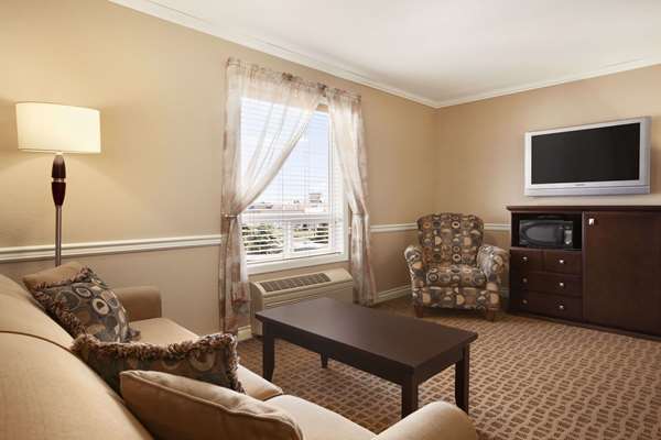 Suite - Super 8 Hotel Edmonton Airport Leduc