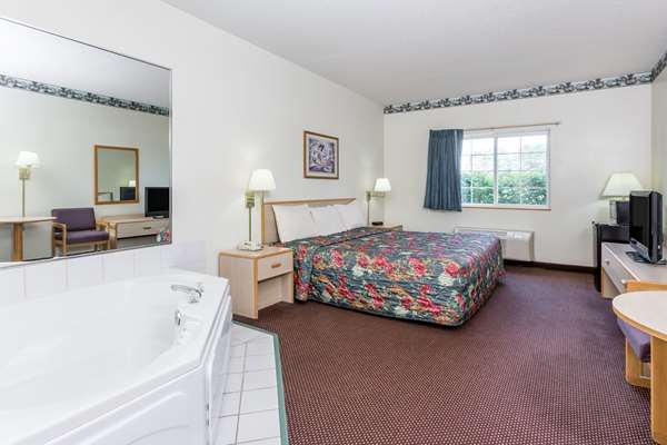  - Super 8 Motel Eagle River