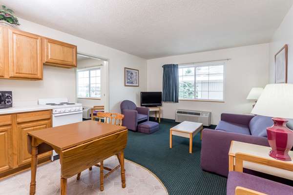  - Super 8 Motel Eagle River